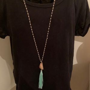 NWOT Francesca’s stone pendant tassel necklace
